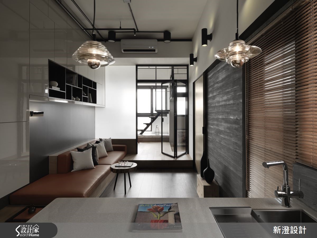 清玻璃引光，43平小户型跃层的扩容妙招